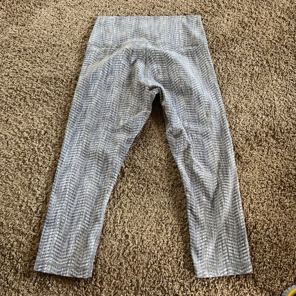 lululemon athletica Pants - Lululemon Wunder under Crops Size 10